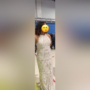 The dress is used once, it’s tight and size small for women